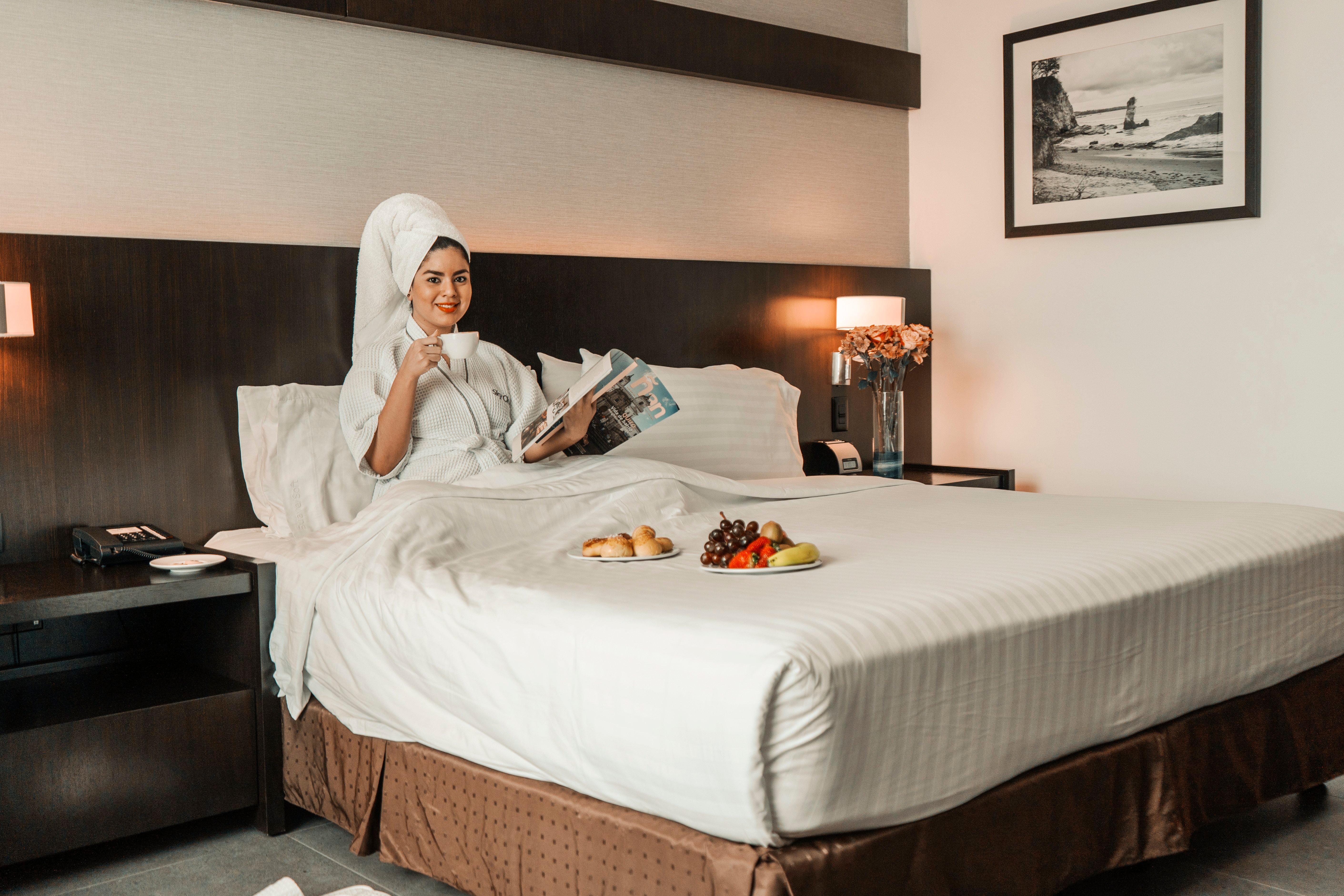Holiday Inn Guayaquil Airport By Ihg Εξωτερικό φωτογραφία A guest in a hotel room