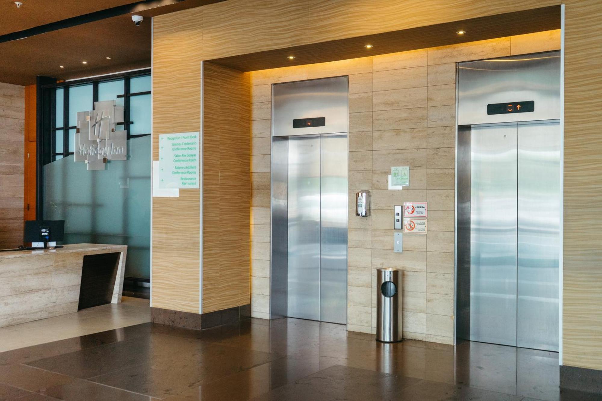 Holiday Inn Guayaquil Airport By Ihg Εξωτερικό φωτογραφία Elevators in a hotel