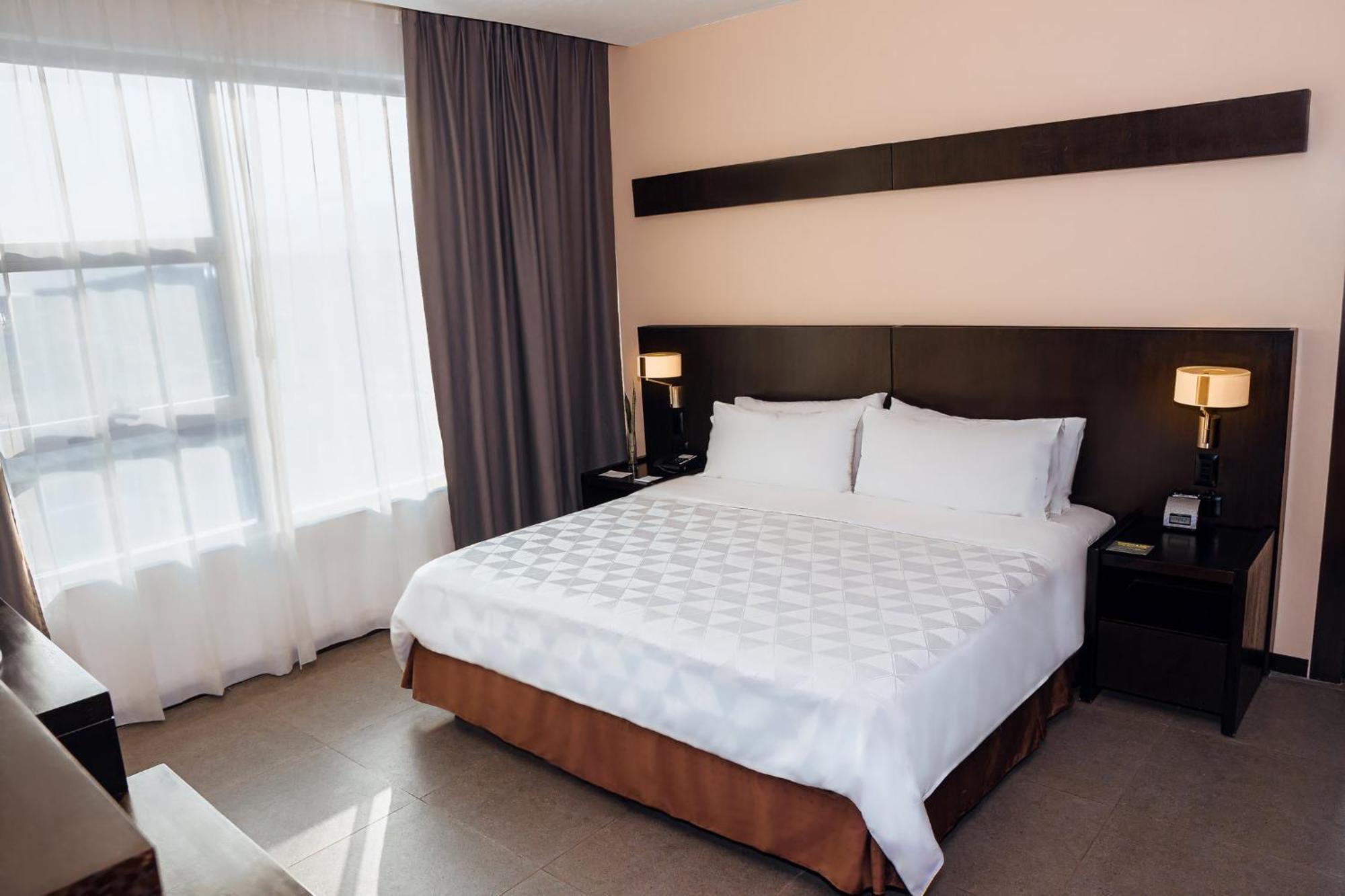 Holiday Inn Guayaquil Airport By Ihg Εξωτερικό φωτογραφία A bedroom at the hotel