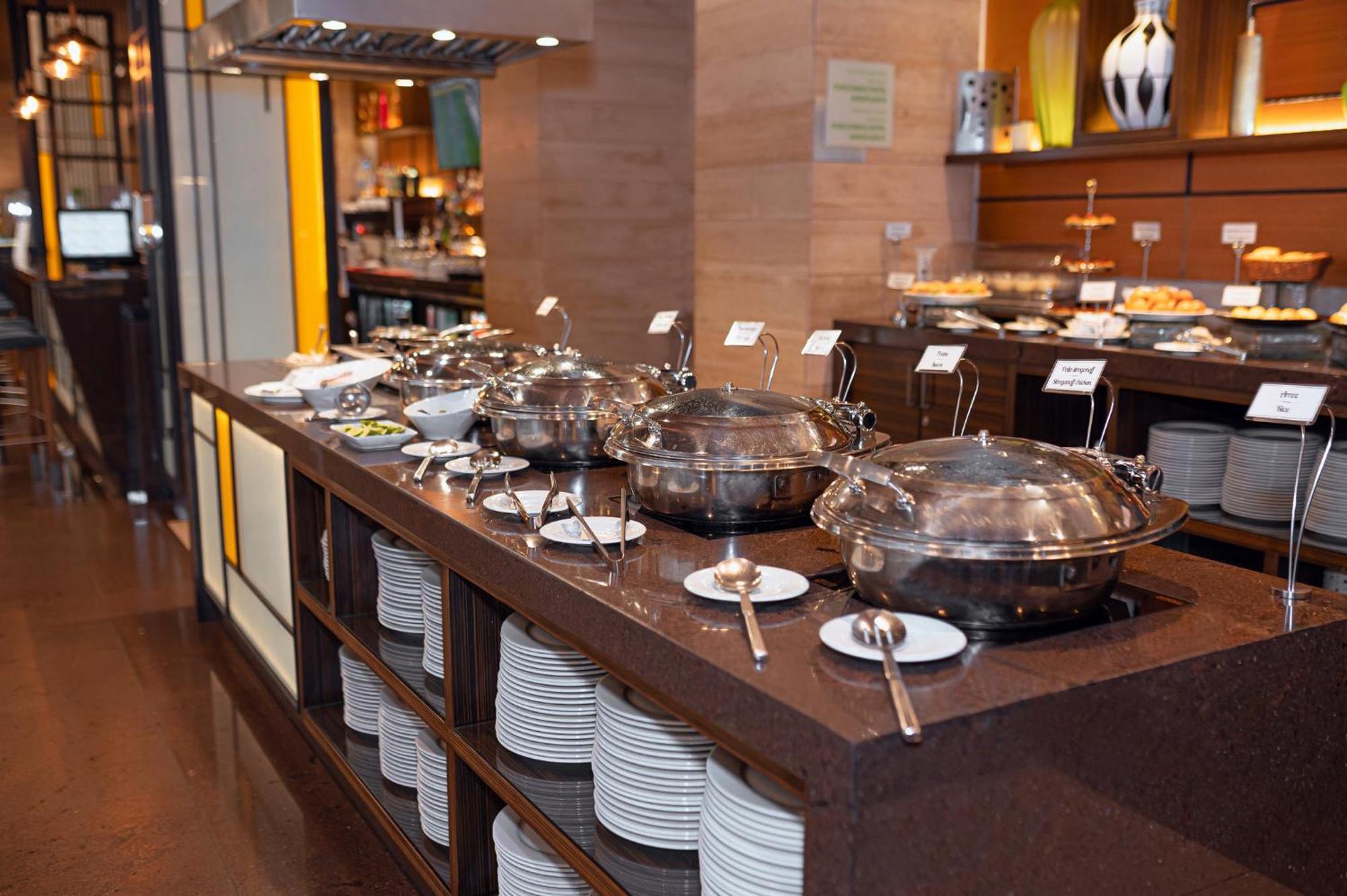 Holiday Inn Guayaquil Airport By Ihg Εξωτερικό φωτογραφία A buffet at a hotel