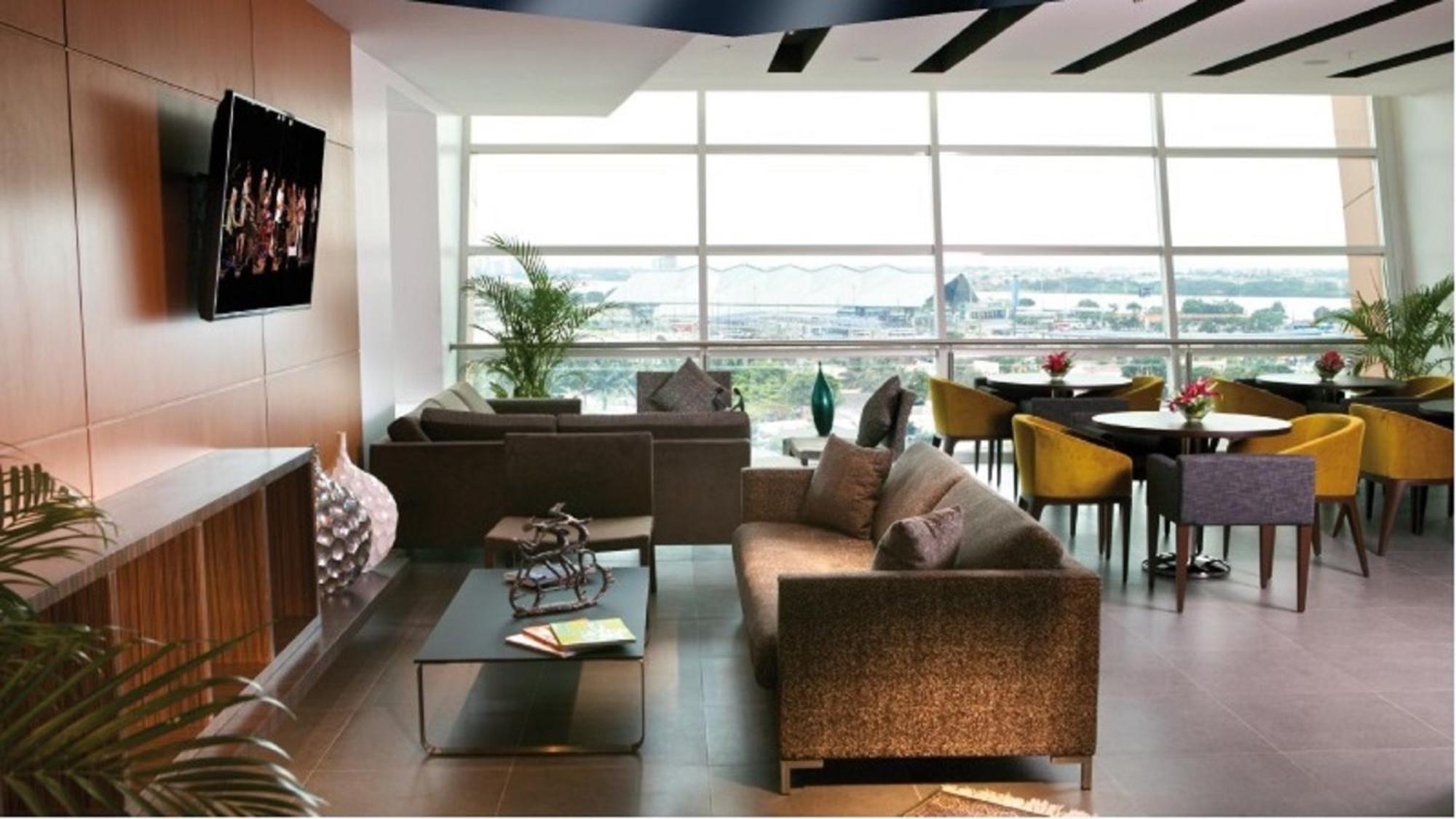 Holiday Inn Guayaquil Airport By Ihg Εξωτερικό φωτογραφία The Club Lounge at KLIA